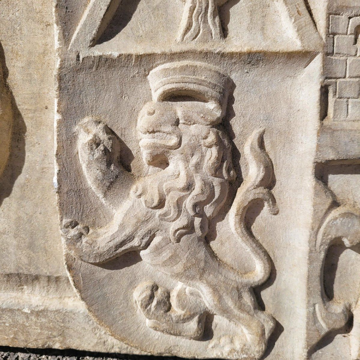 Coat Of Arms H62cm, Marble Carved With Various Coats Of Arms, Xviith Century Or Before photo vintage