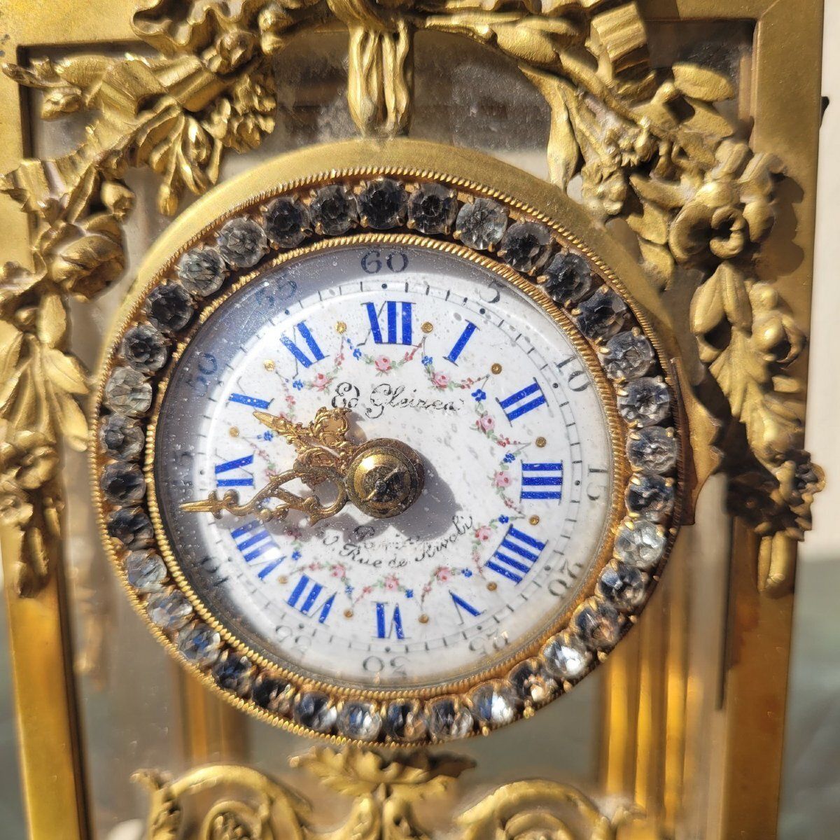 Pendule de style Louis XVI en bronze et marbre blanc, XIXe siècle photo 880.0