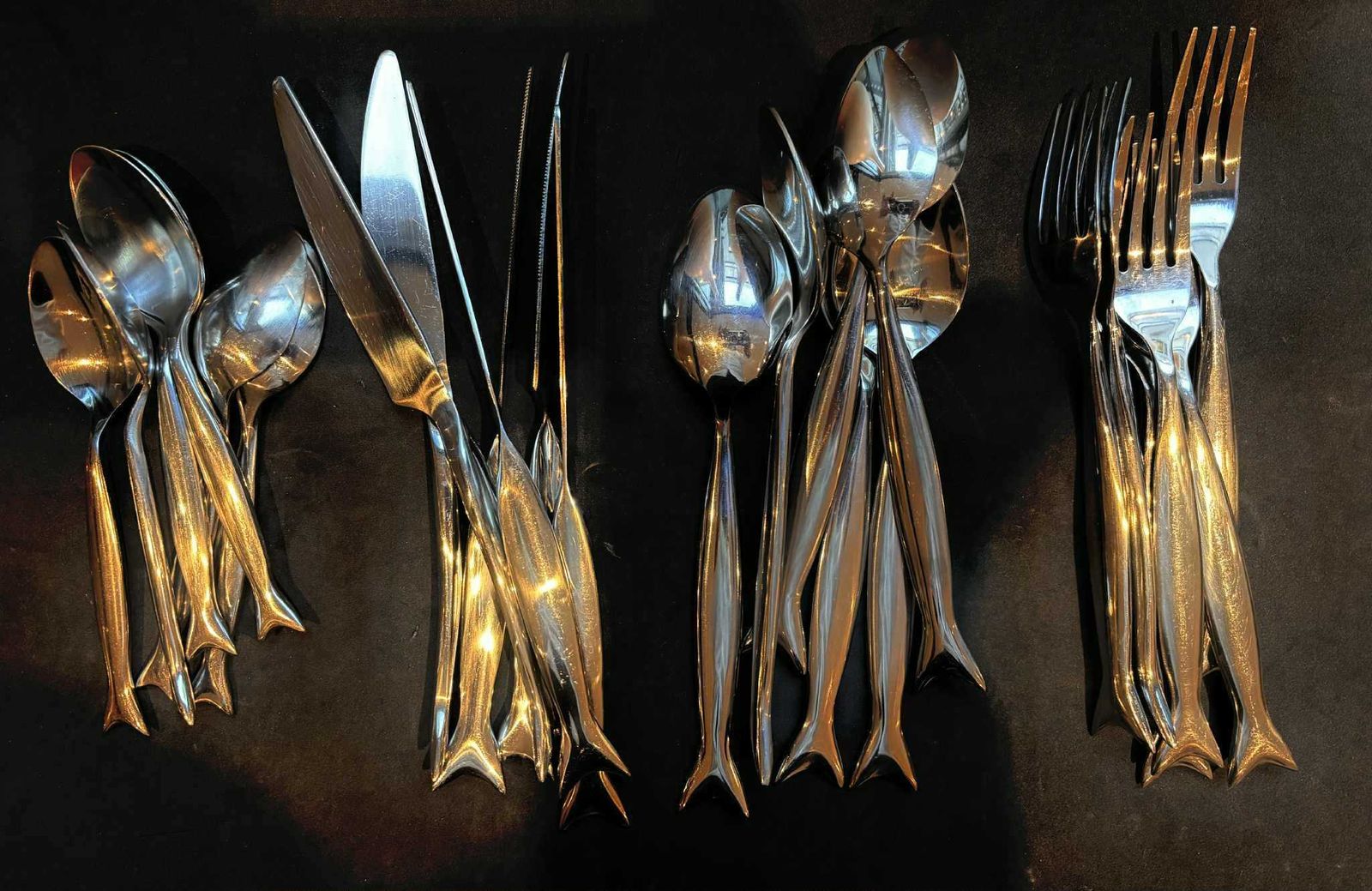 French Fish Tail Flatware Set: Stainless Steel Cutlery, Modern Decor (24 Piece) photo Home Decor