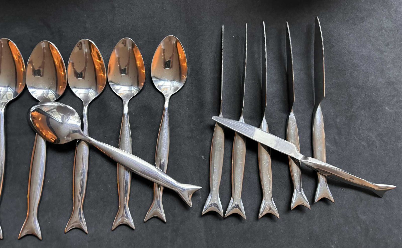 French Fish Tail Flatware Set: Stainless Steel Cutlery, Modern Decor (24 Piece) photo vinterior
