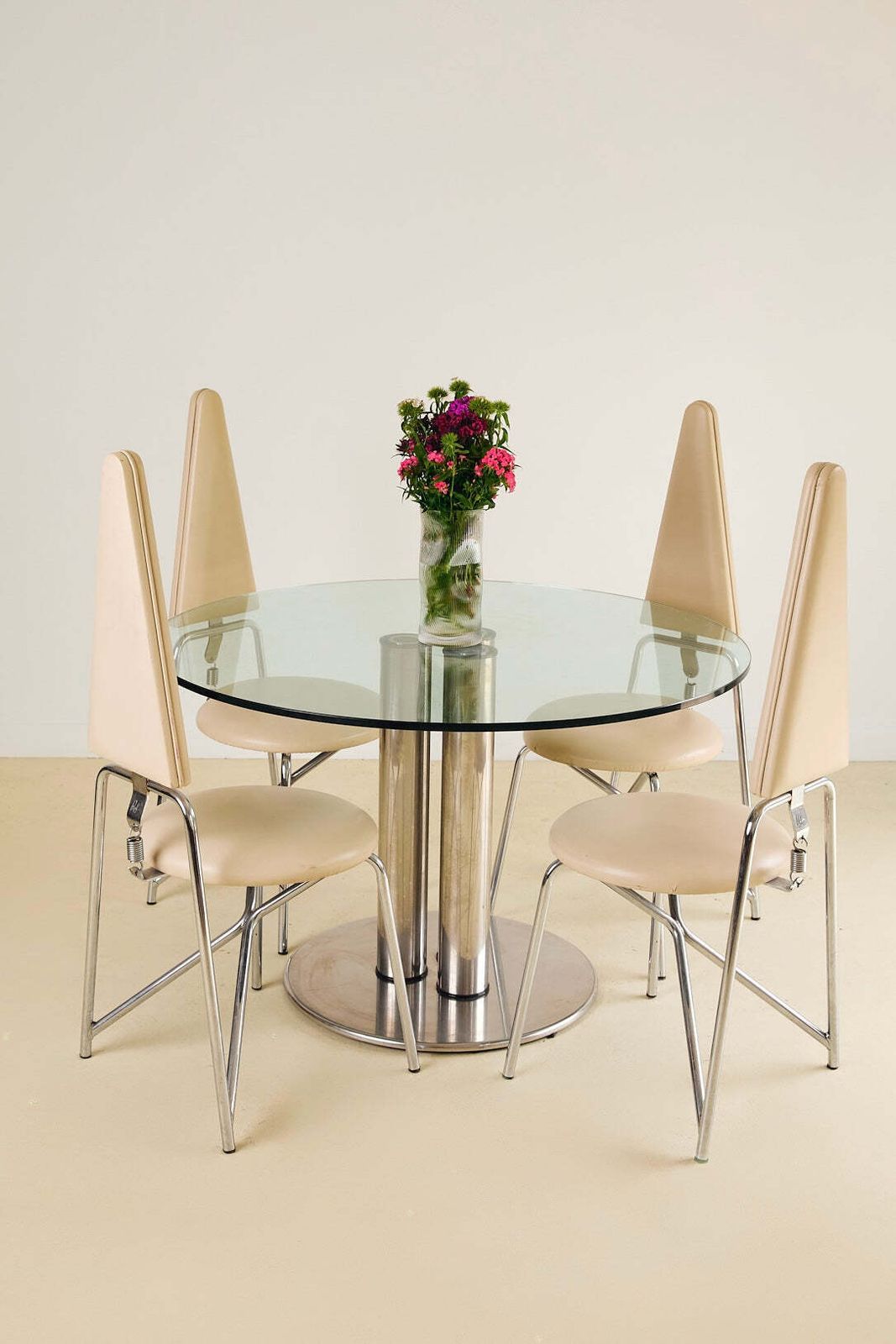 photo vintage White Leather Geometric Dining Chairs By Rach Finazzi Set Of X4
