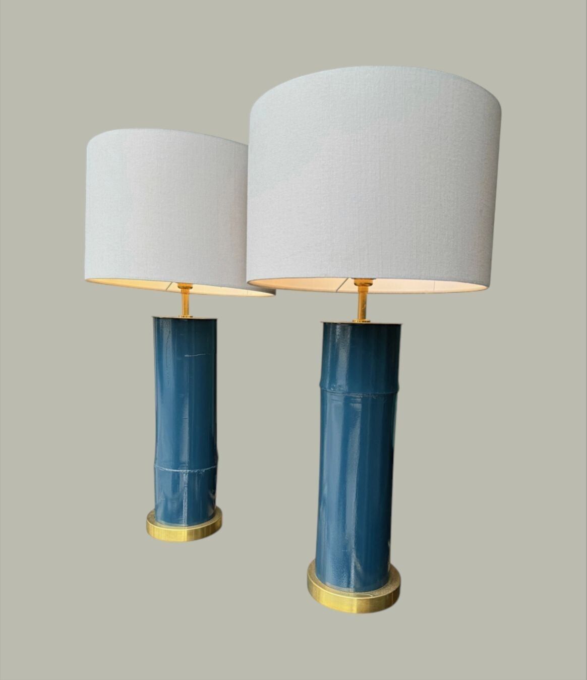 photo vintage A Pair Of Petrol Blue Lacquered Bamboo And Brass Lamps