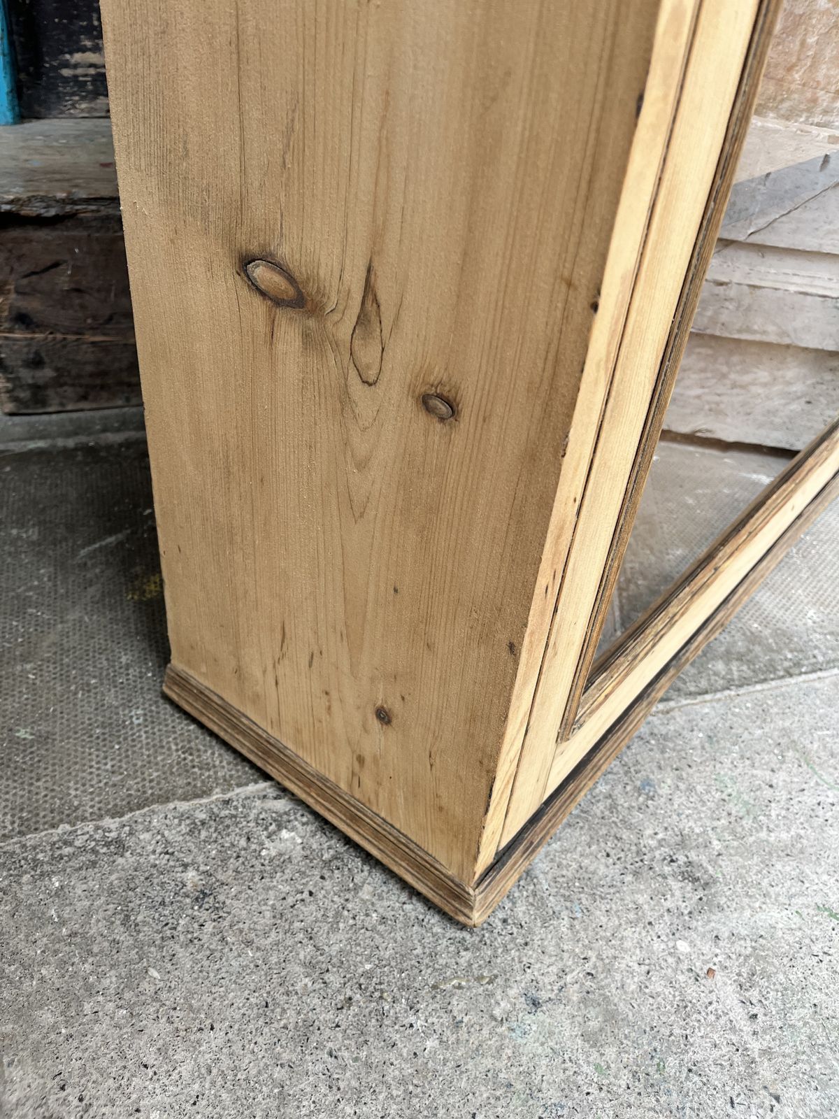 photo vinterior Victorian Pine Display Cabinet