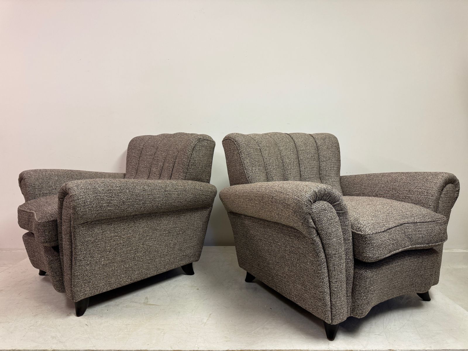 photo buy Pair Of Large 1940s Italain Armchairs Attributed To Guglielmo Ulrich
