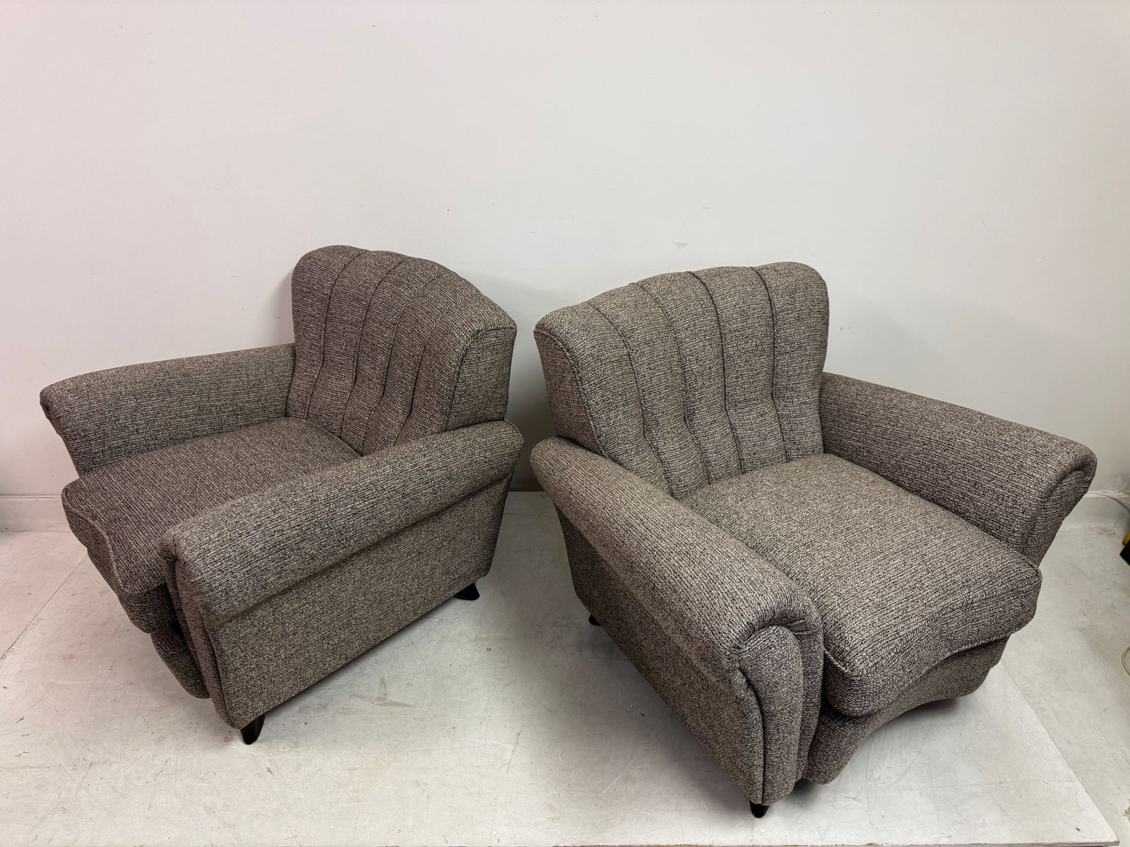 photo vintage Pair Of Large 1940s Italain Armchairs Attributed To Guglielmo Ulrich