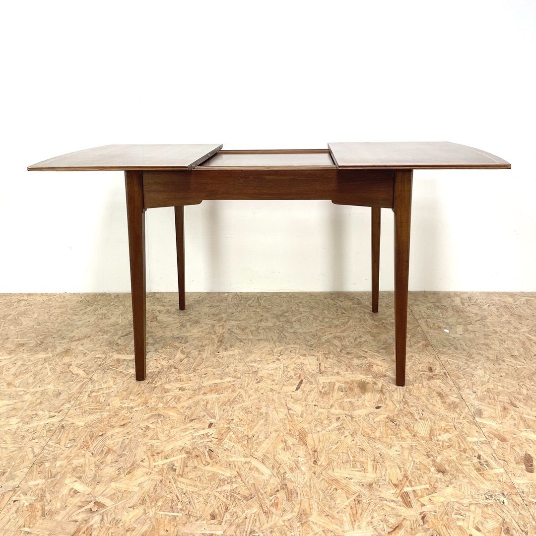 Gimson And Slater Dining Table photo 465.0