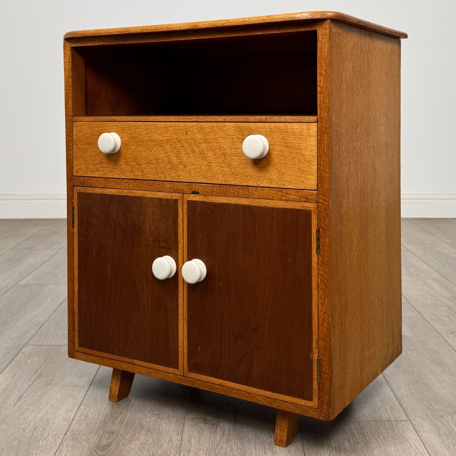 Vintage 20th Century Small Good Quality Cupboard In Oak ( Af 5872 ) photo for sale