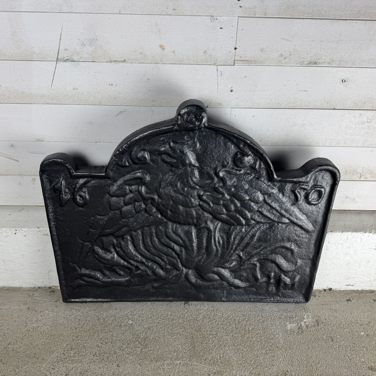 Reclaimed Cast Iron Fire Back With Phoenix Design photo vinterior