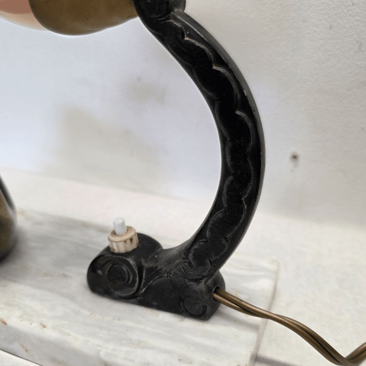 Franse art deco lamp met zwaan op marmeren voet, 1920/30s photo Verlichting