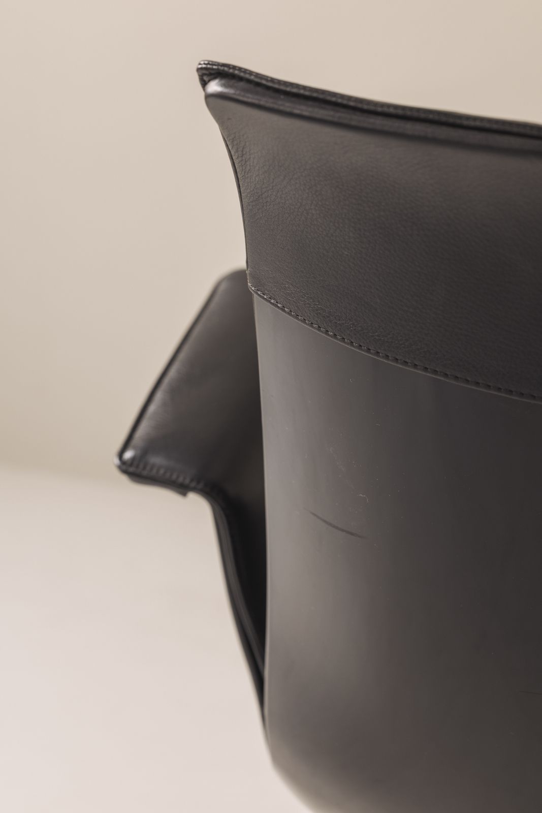 photo furniture 1/6 Bird Low Tulip stoelen van Preben Fabricius & Jorgen Kastholm, jaren 1980