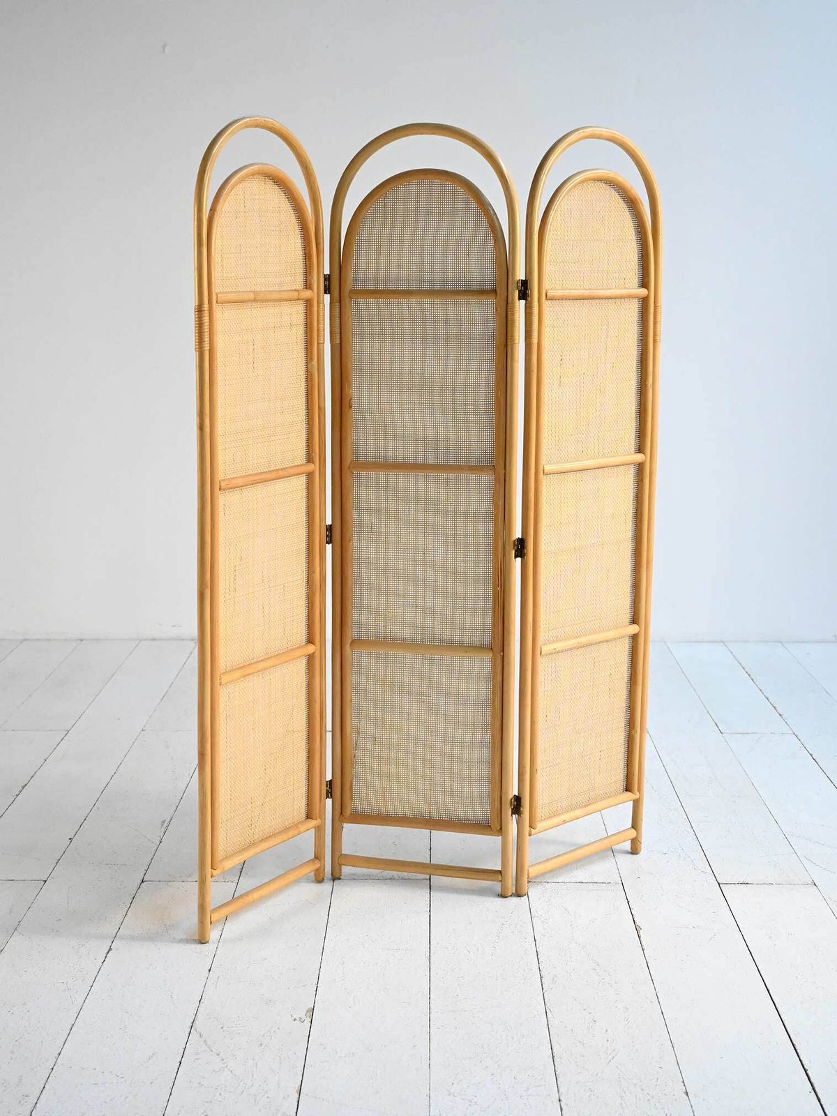 Opvouwbaar bamboe- en rattanscherm, Scandinavië, tweede helft 20e eeuw photo furniture