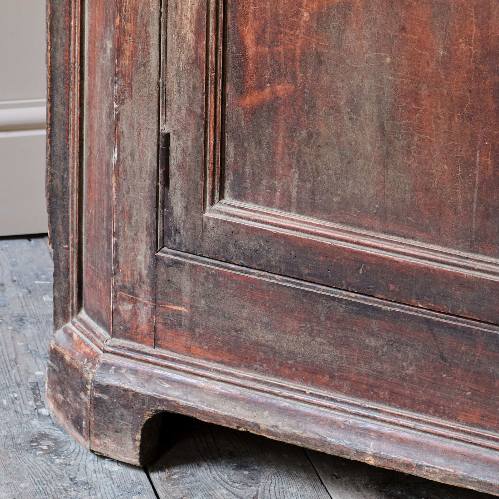2800.0 Georgian Corner Cupboard In Paint photo