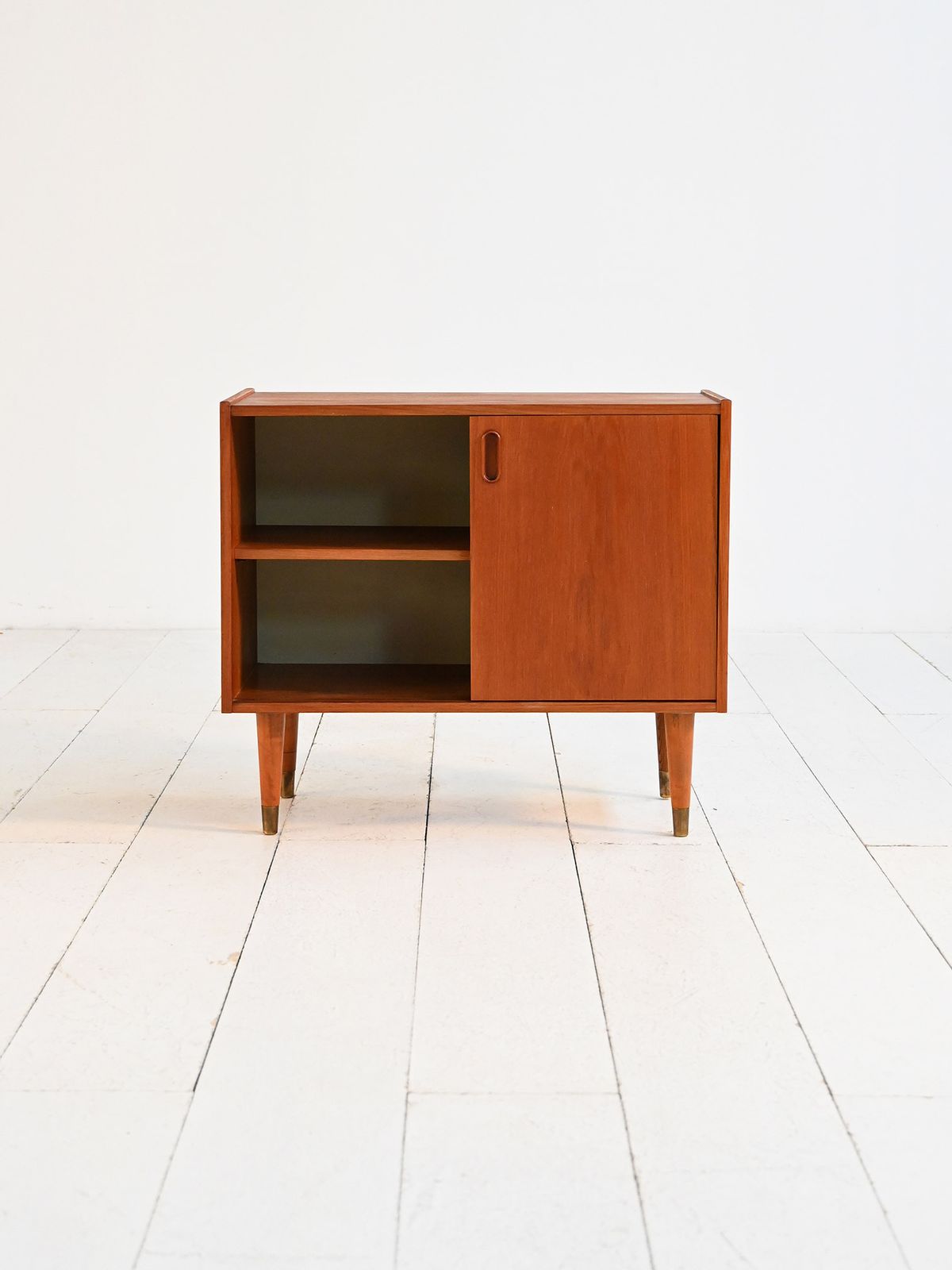 Mid-Century teakhouten kast – Noord-Europese productie, ca. jaren 1950 photo for sale