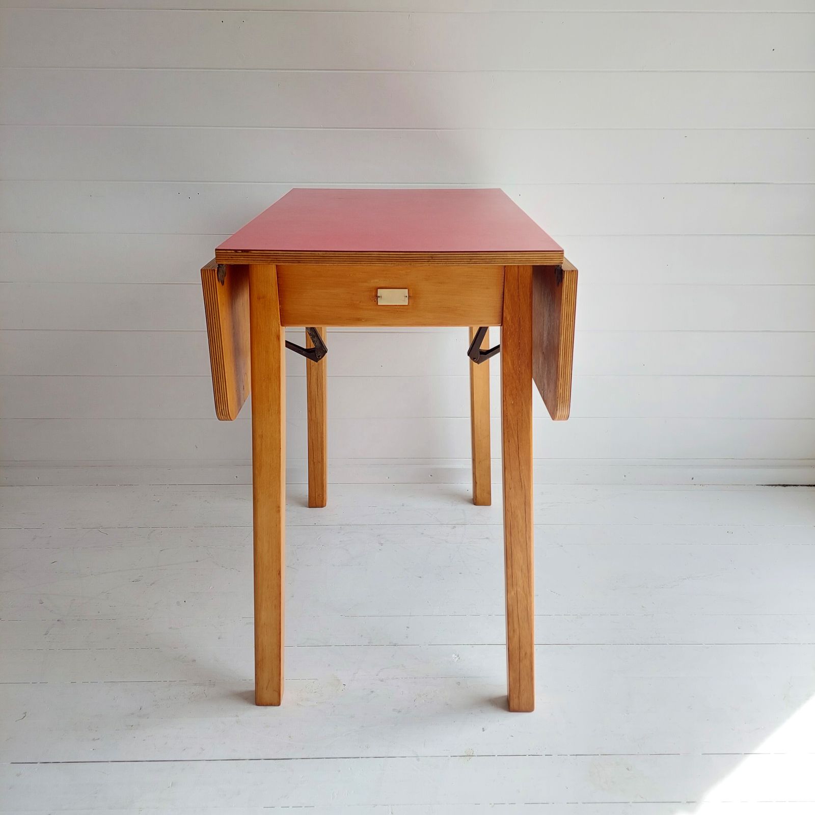 photo vinterior Mid Century Vintage Red Drop Leaf Formica Kitchen Dining Table 1960s