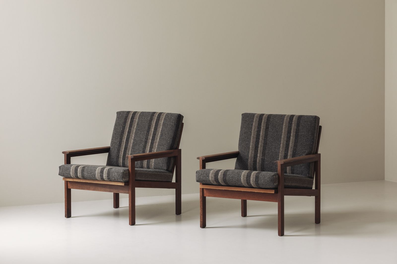Set van twee fauteuils ontworpen door Illum Wikkelsø voor N. Eilersen, Denemarken 1959. photo furniture