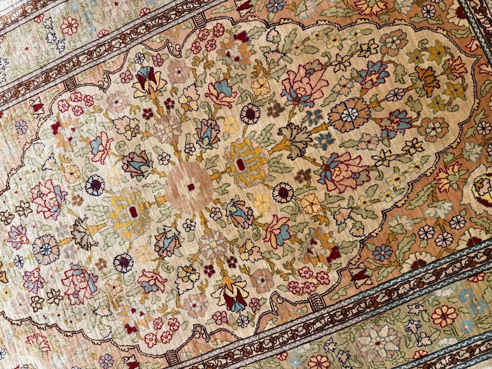 Textiles Vintage Turkish Silk Hereke Rug 1.09m X 0.68m photo