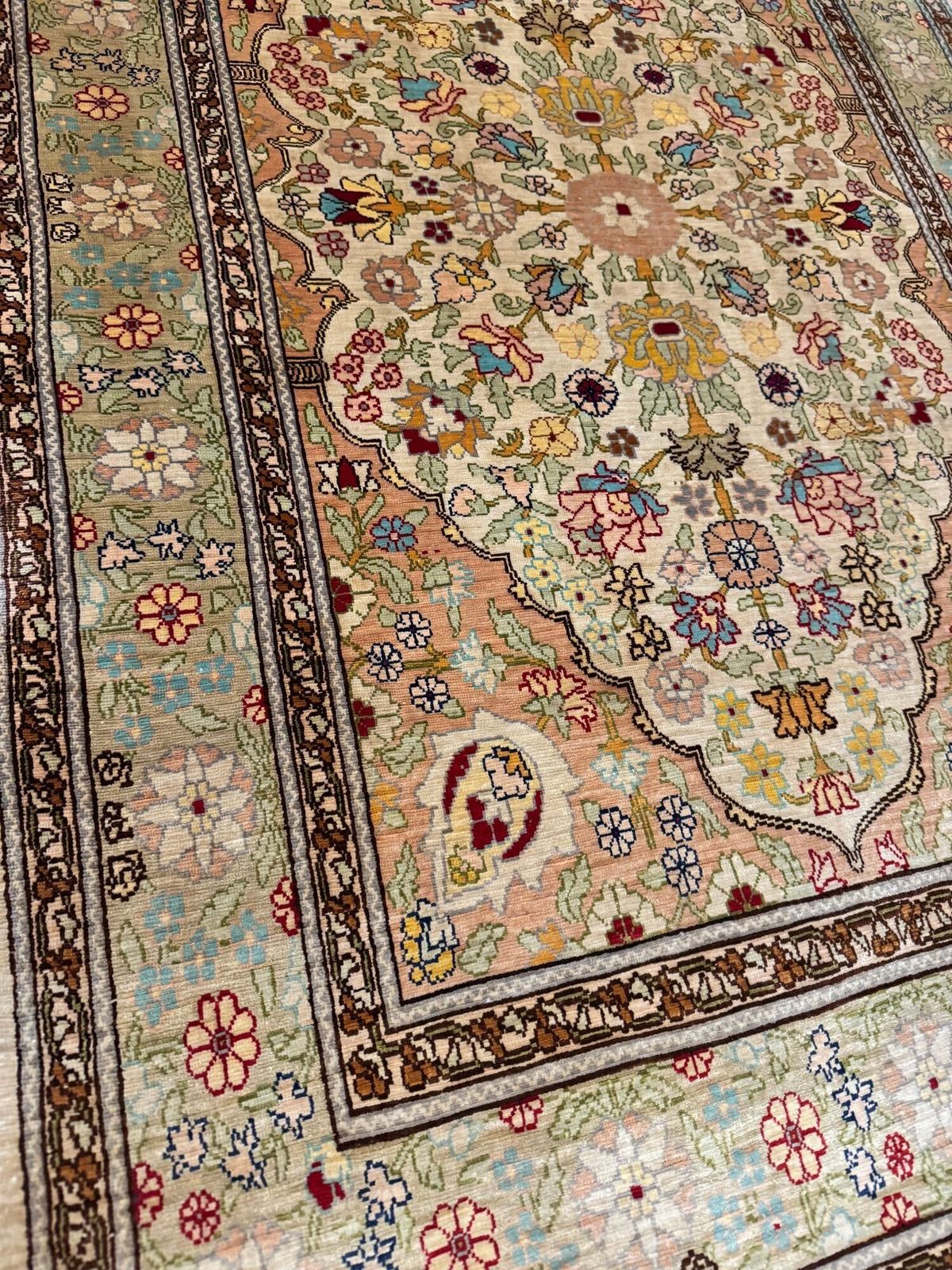 photo vinterior Vintage Turkish Silk Hereke Rug 1.09m X 0.68m