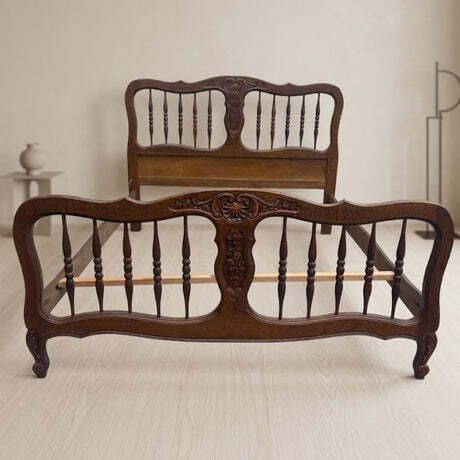Vintage Houten Bedframe Met Gesneden Sierhoofdbord En Voetenboord, Eerste Helft 20e Eeuw photo furniture