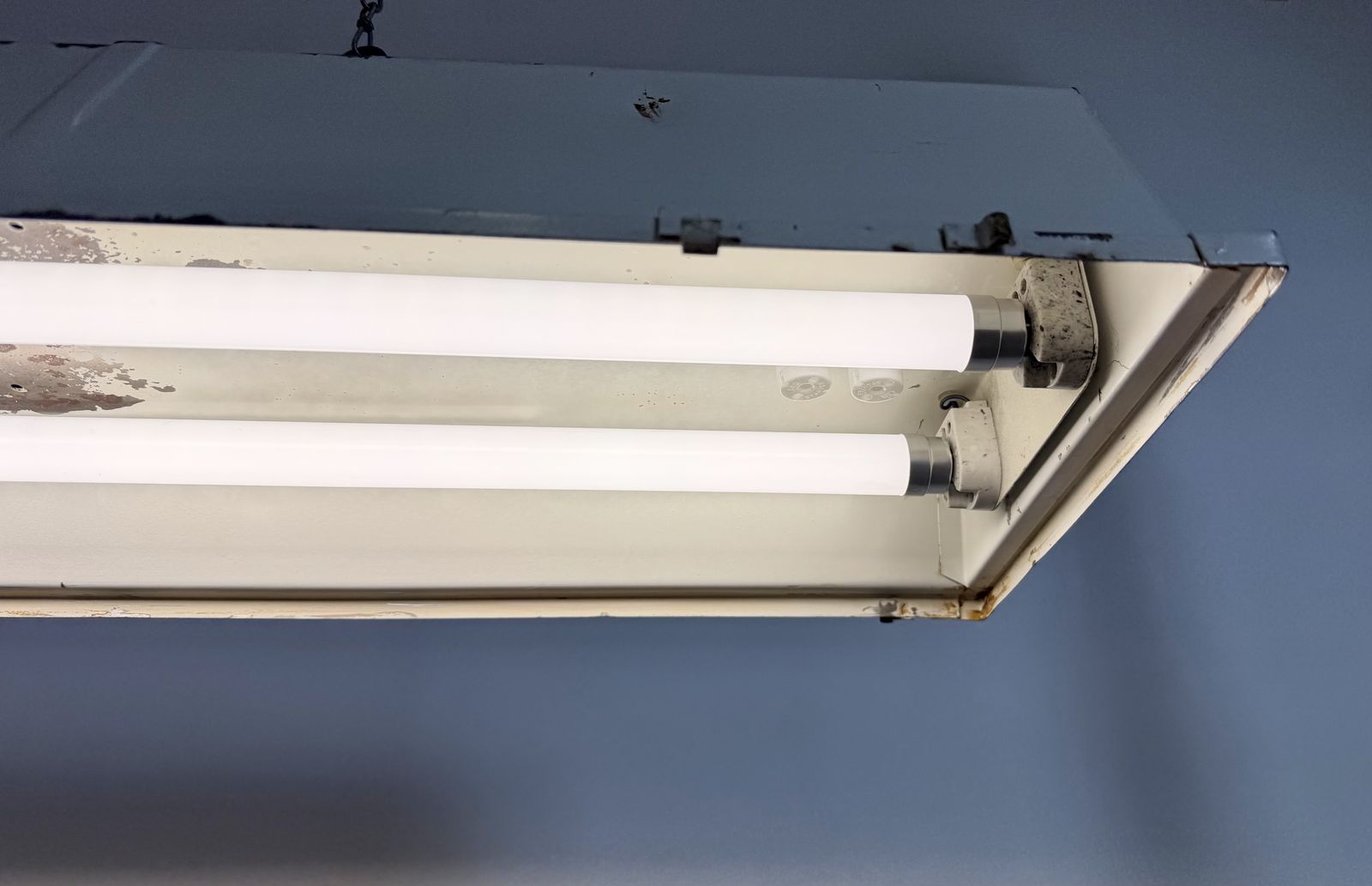 photo vinterior Beige Industrial Hanging Tube Light From Famor , 1970s