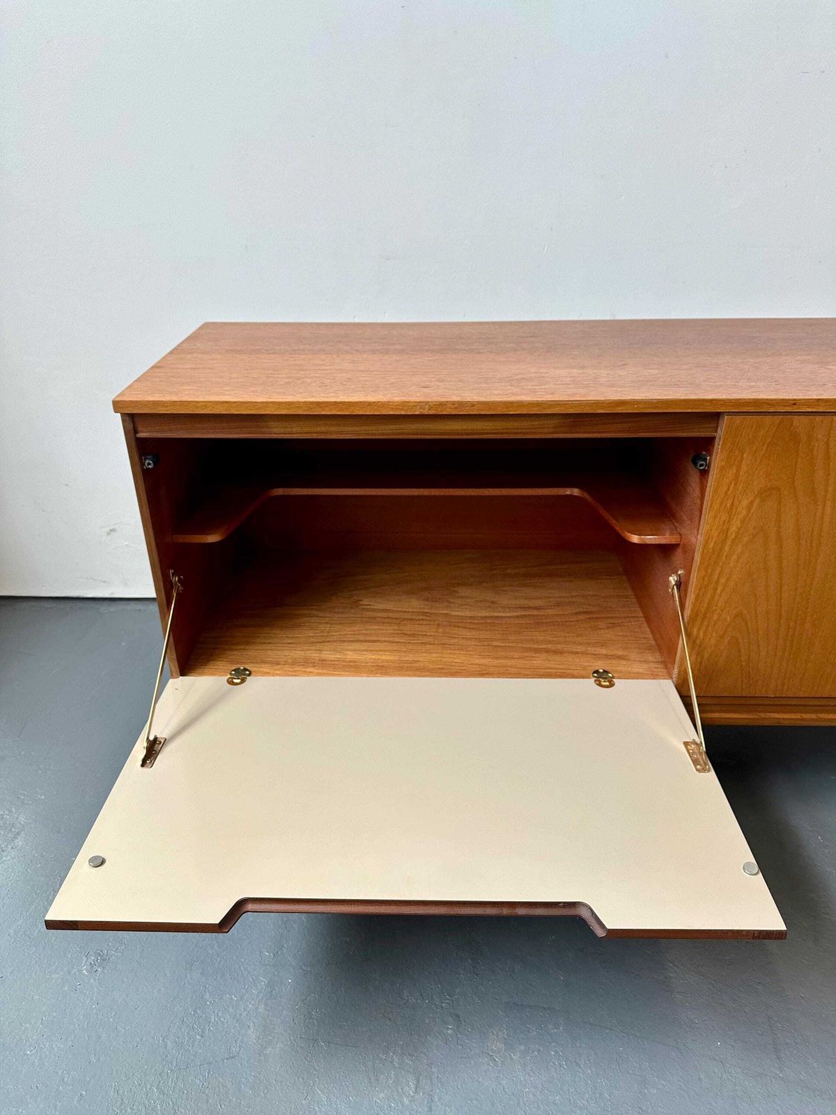 photo furniture Vintage 1970s Greaves & Thomas Teak Sideboard. Retro Danish Mid Century Plan