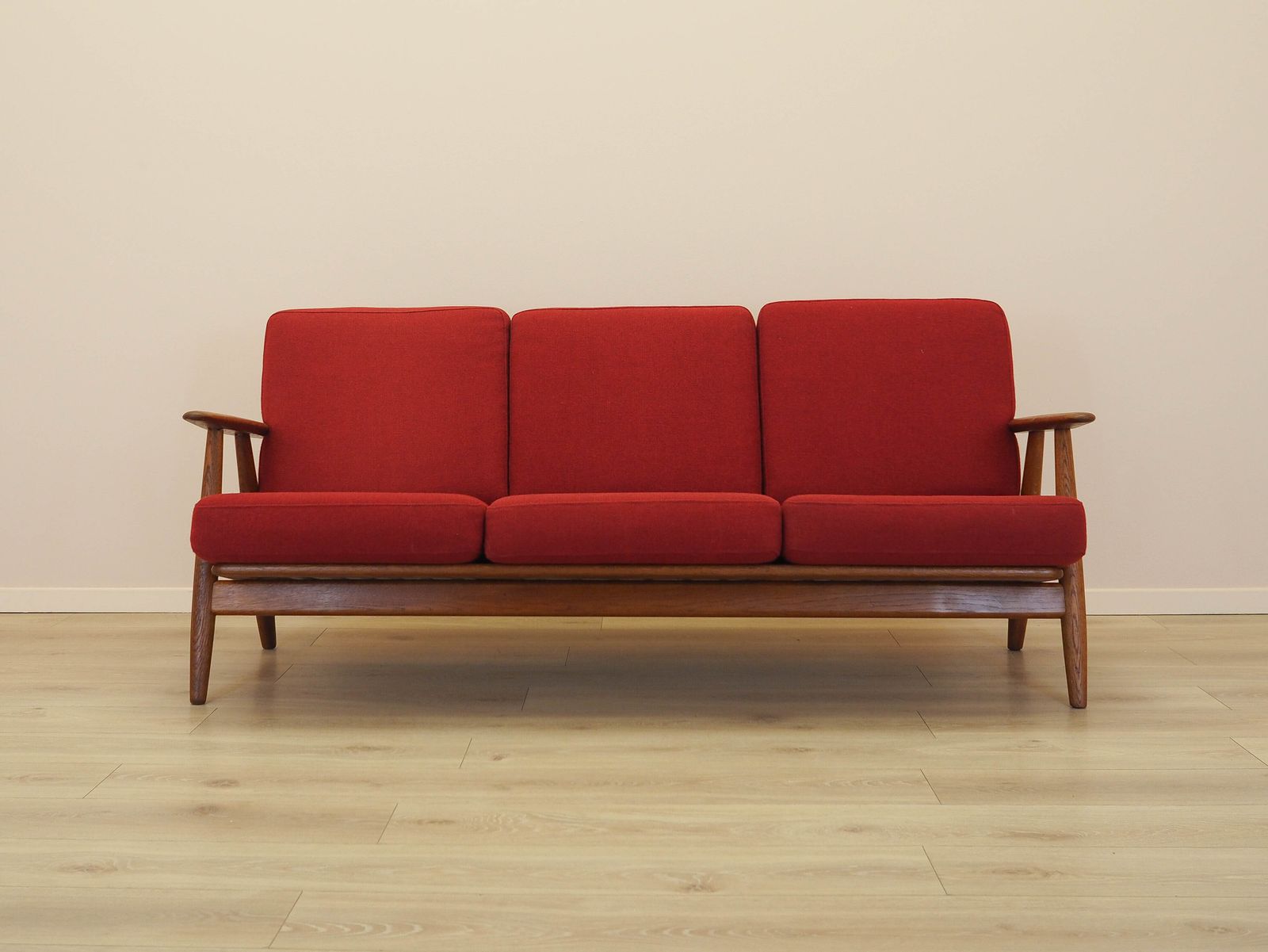 Rode bank Cigar, Deens design, jaren 1960, ontwerper: Hans J. Wegner, fabrikant: Getama photo for sale