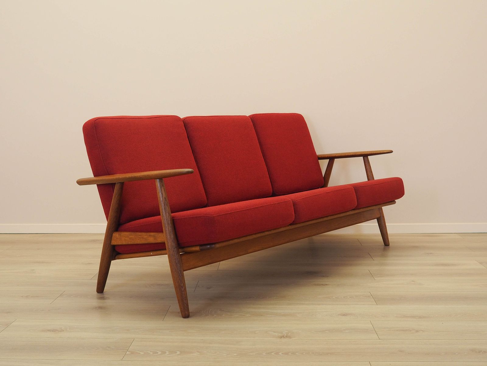Furniture Red Sofa Cigar, Danish Design, 1960s, Designer: Hans J. Wegner, Manufacturer: Getama photo