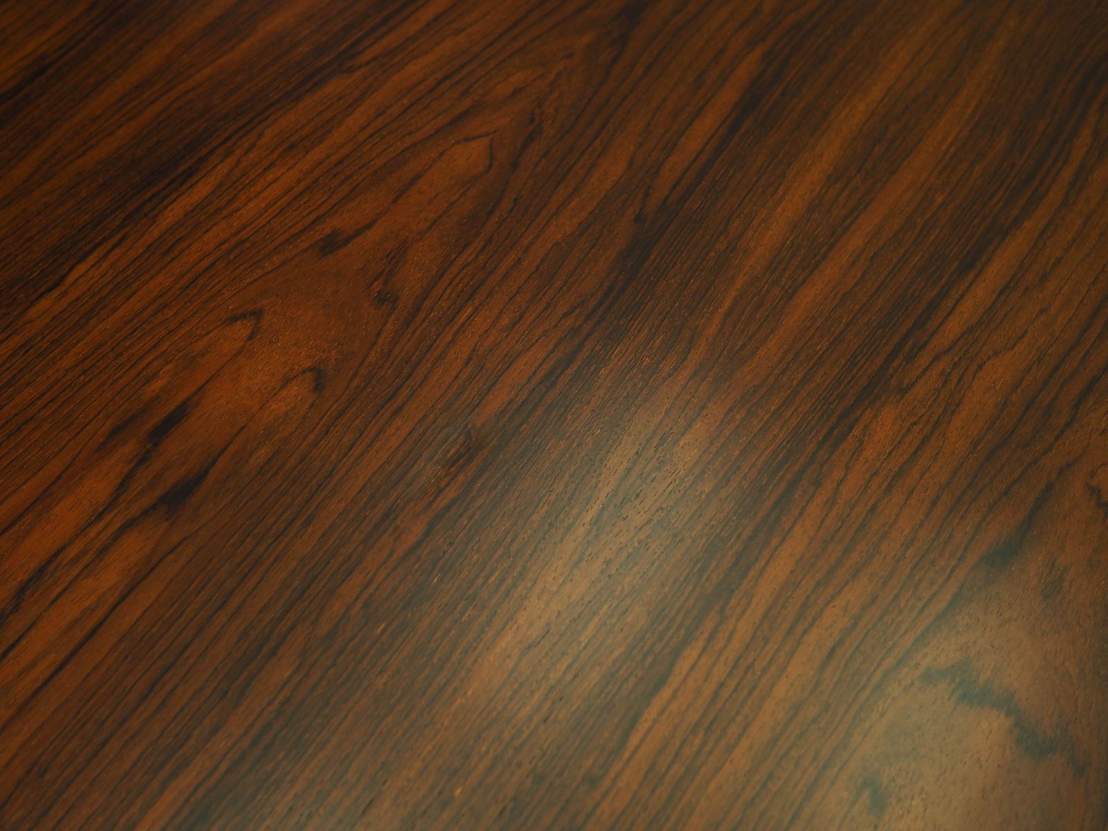 photo furniture Ronde salontafel met palissanderfineer, Deens design, jaren 1970, gemaakt in Denemarken