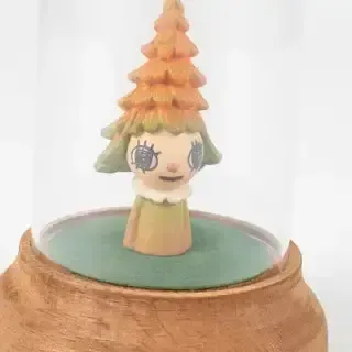 Yoshitomo Nara, Mini Mori Girl, 2012 photo furniture