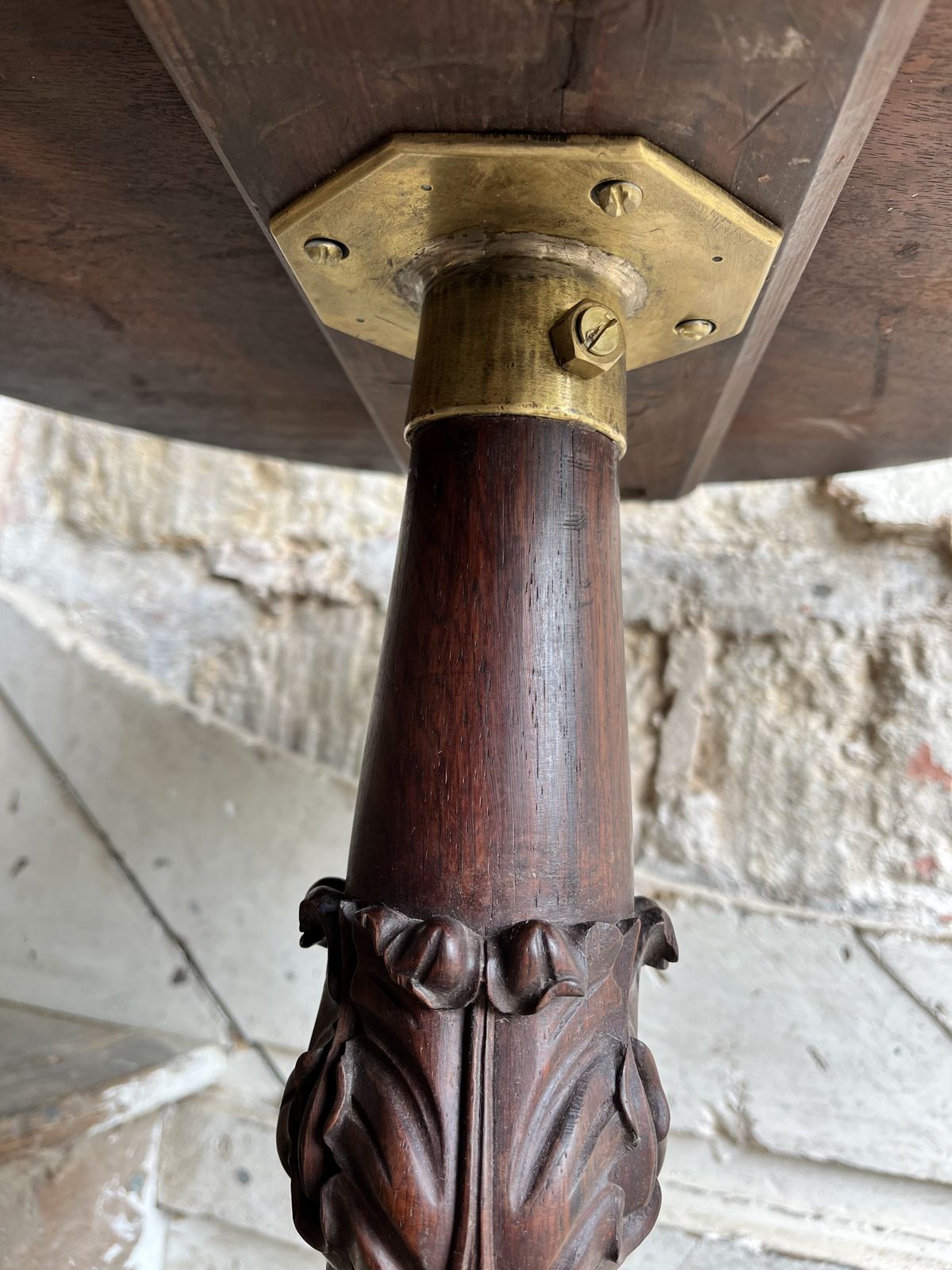 An Exceptional Quality Early Victorian Mahogany And Rosewood Circular Occasional Wine Table With Carved Legs photo 395.0