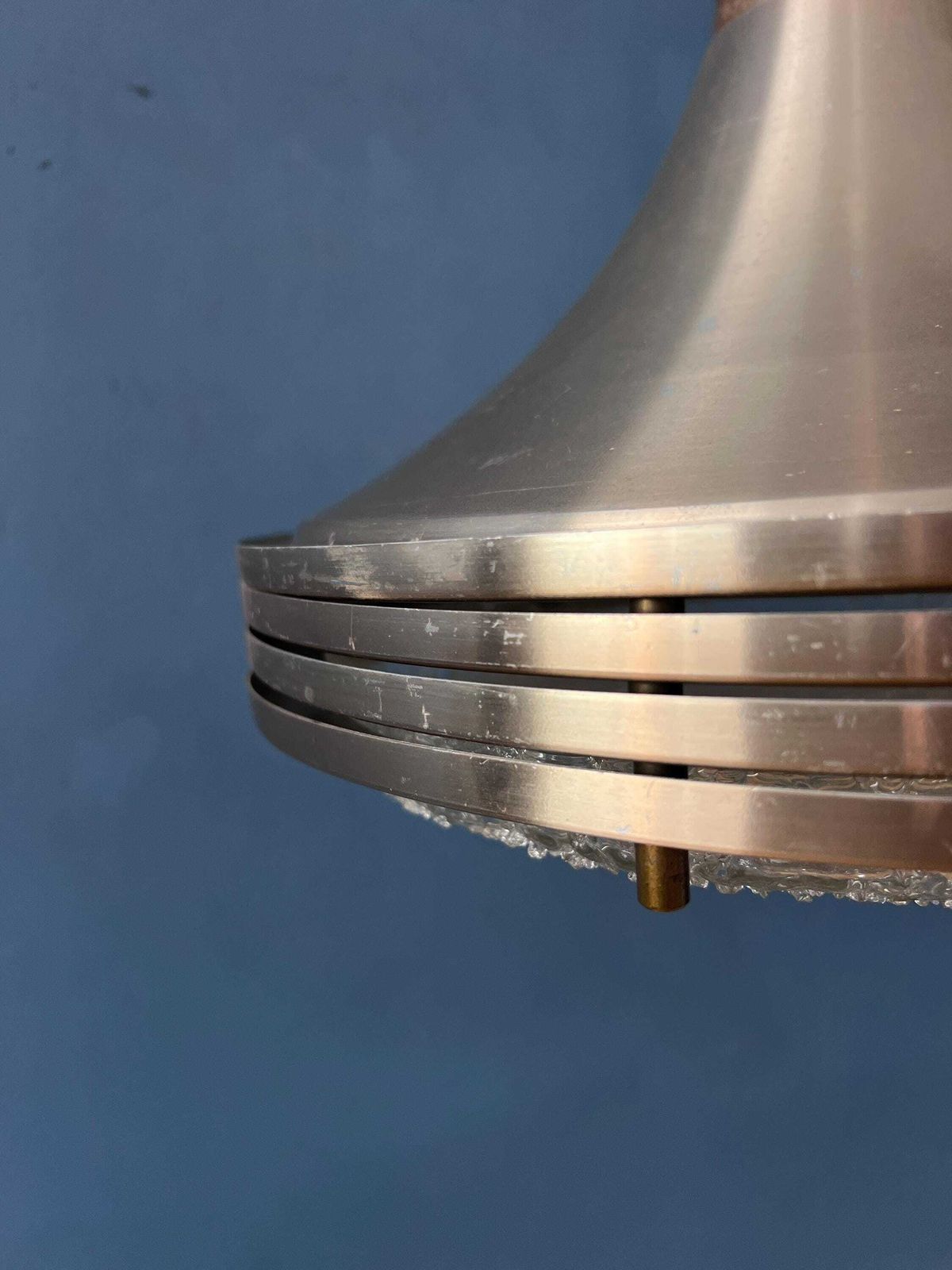 258.0 Mid-Century Hanglamp van Geborsteld Aluminium met Kristalglazen Kap photo