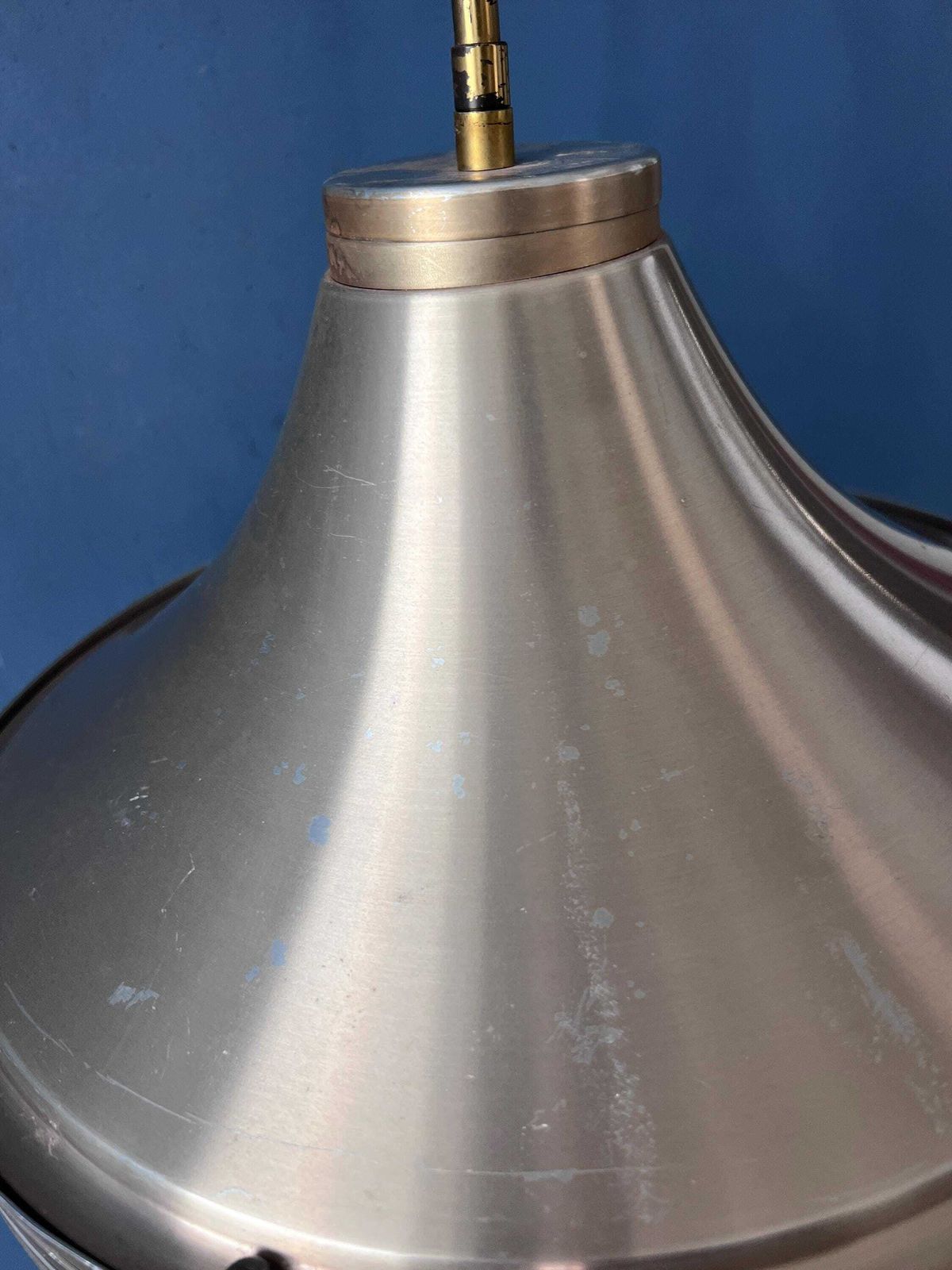 photo vinterior Mid-Century Hanglamp van Geborsteld Aluminium met Kristalglazen Kap