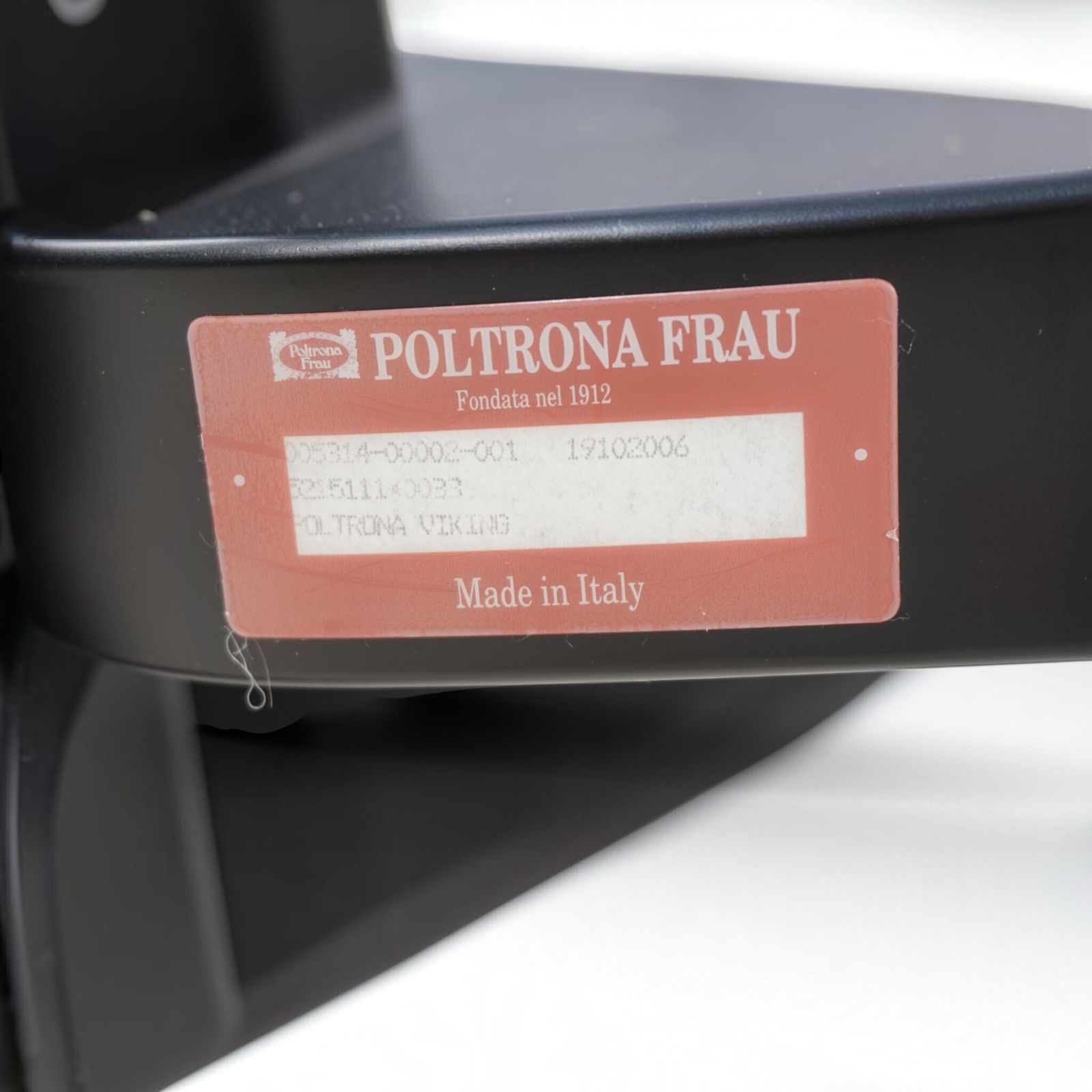 1117.0 Poltrona Frau Viking Leather Lounge Chair door Sigurd Ressell, 1970 photo