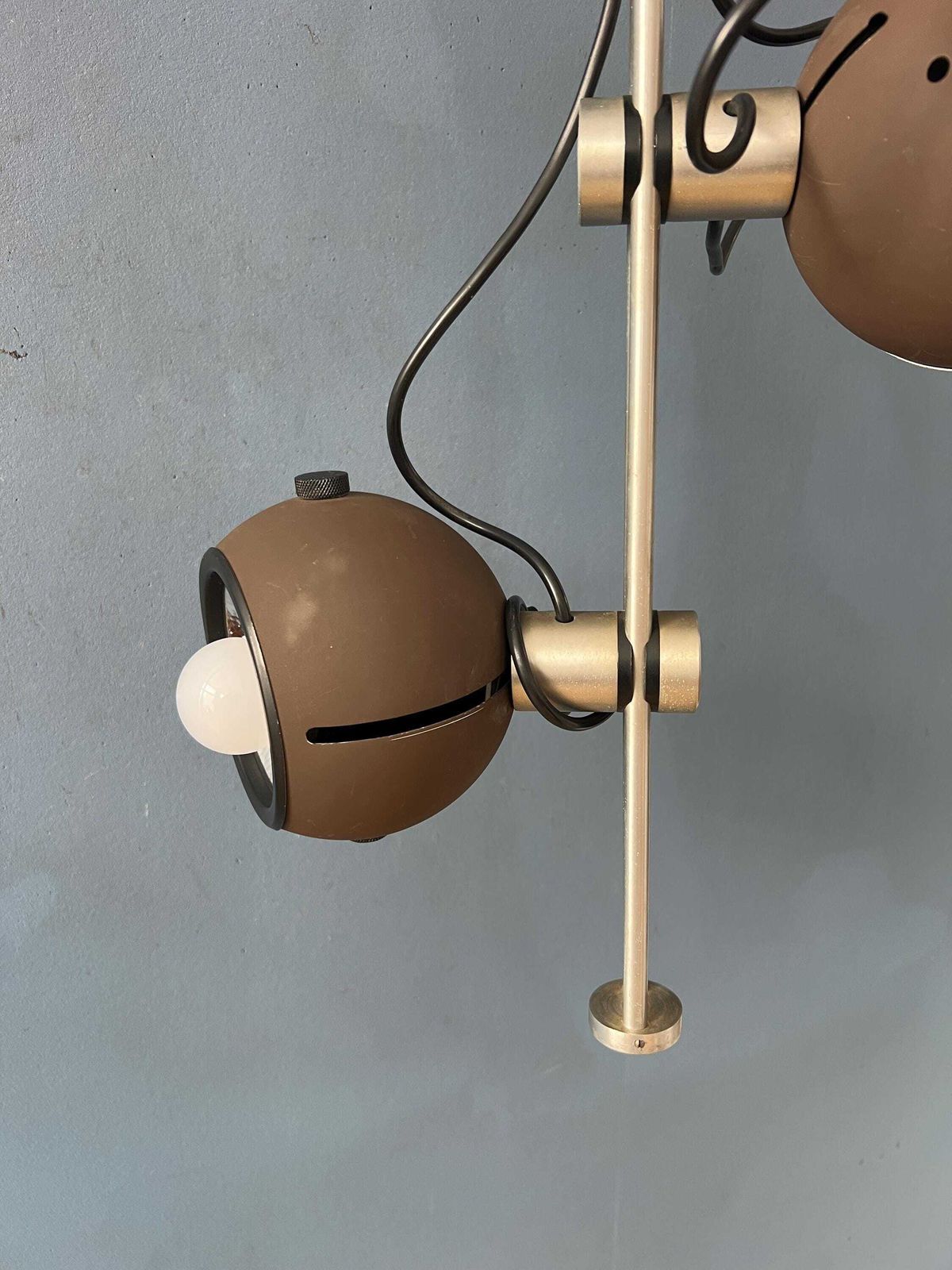 photo furniture Bruine Plafondlamp | Space Age Armatuur | Vintage Eyeball Lamp
