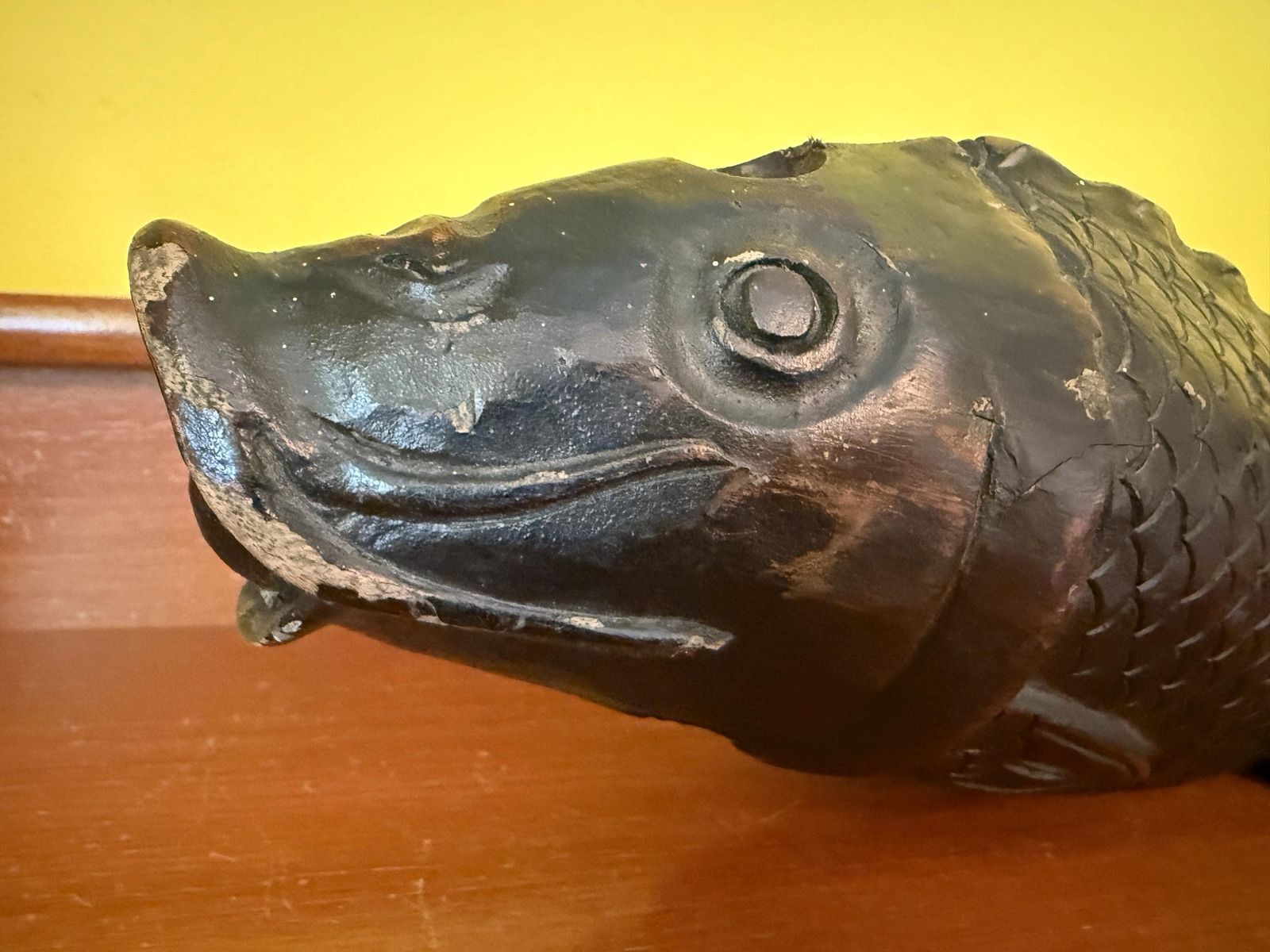 Kunst Antieke Japanse Jizai Kagi gesneden houten koi, Meiji-periode haardhaak, Japanse volkskunst karper, geluk en welvaart cadeau, 47 cm photo