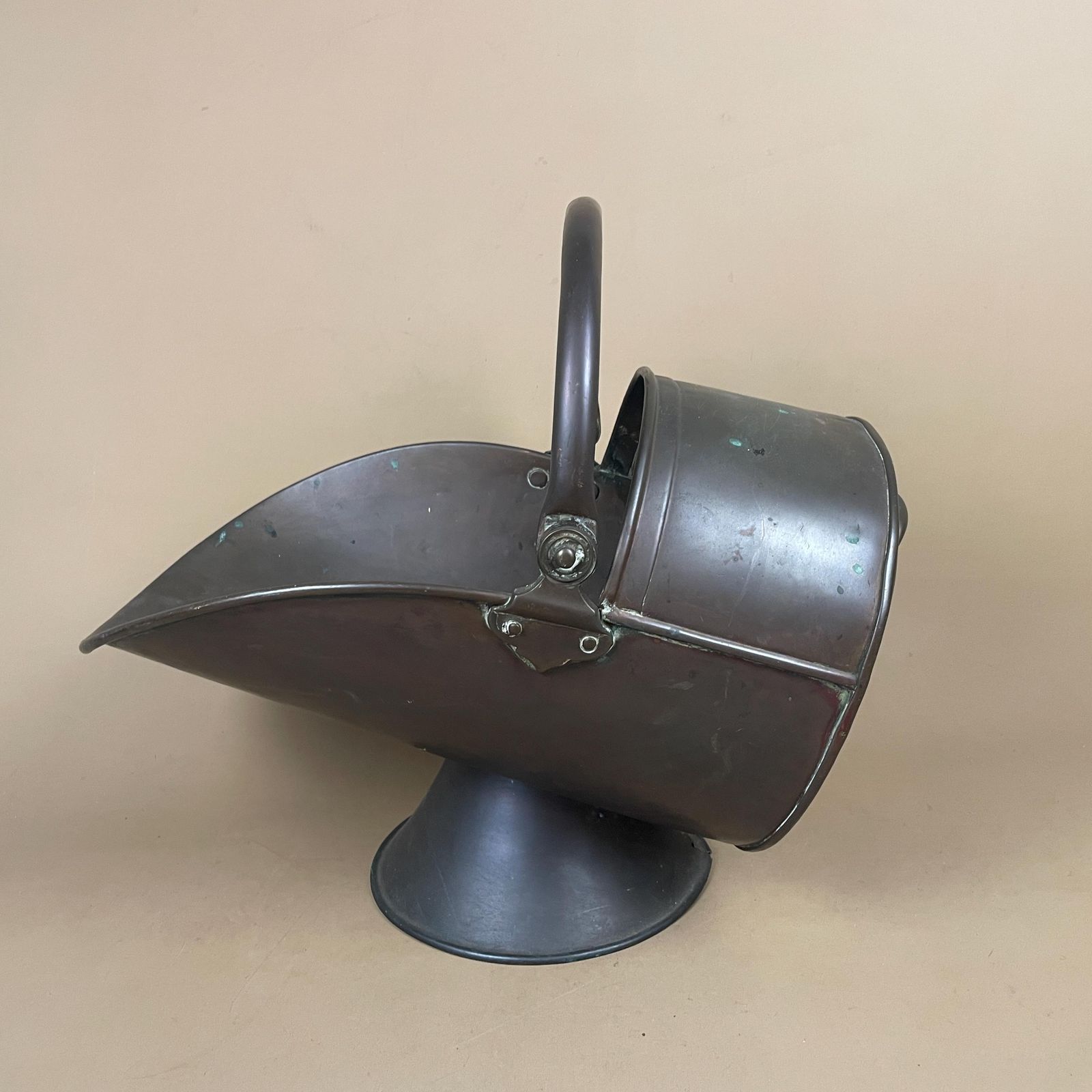 Antique English Metal Copper Coal Bucket Handle Fireside Fire Side Scuttle Copper Helmet Farmhouse Cottage Vintage Fireplace photo Home Fixtures
