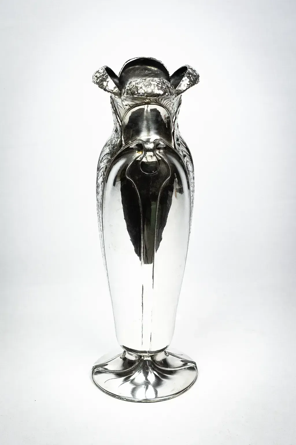 photo furniture Verzilverd metalen umbelle-vaas — Art Nouveau Gallia-collectie, Christofle, 1904