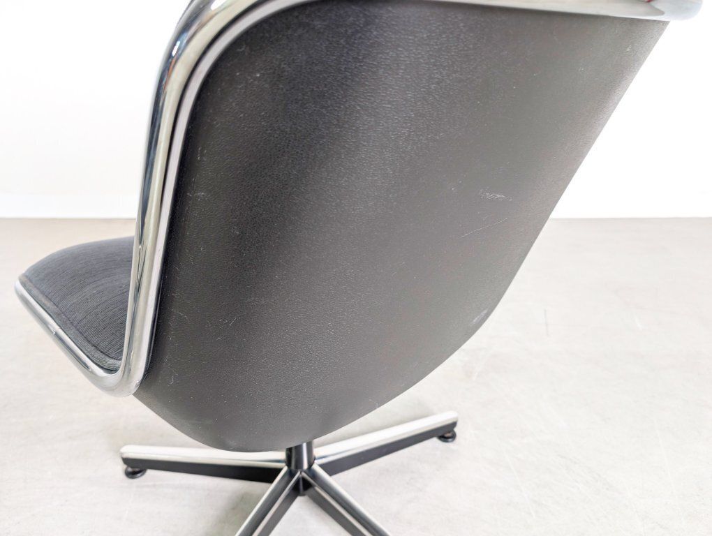 1347.0 Set Van 2 Charles Pollock Executive Chair – Knoll International photo