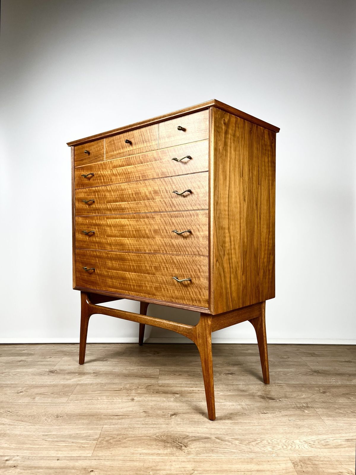 photo vinterior Alfred Cox Chest Of Drawers In French Walnut British 1950s