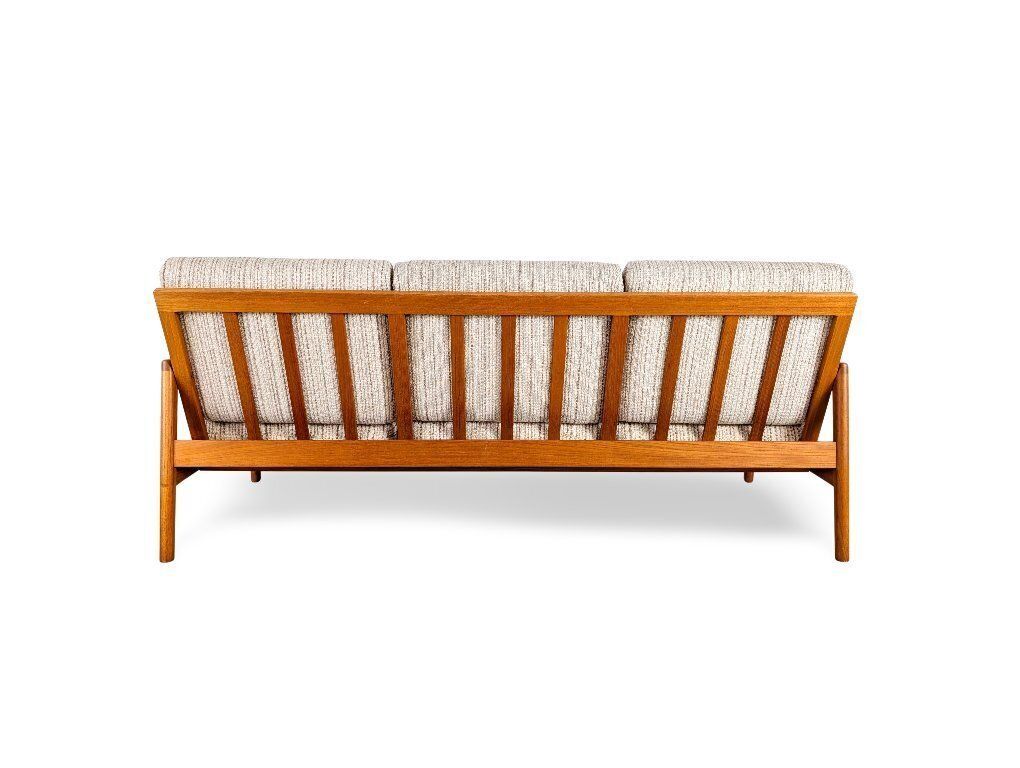 photo furniture Mid Century Sofa, Driezitsbank, Eiken, Vintage Deens Design