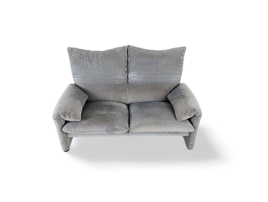 Cassina Maralunga tweezitsbank Vico Magistretti corduroy stof bruin grijs photo for sale