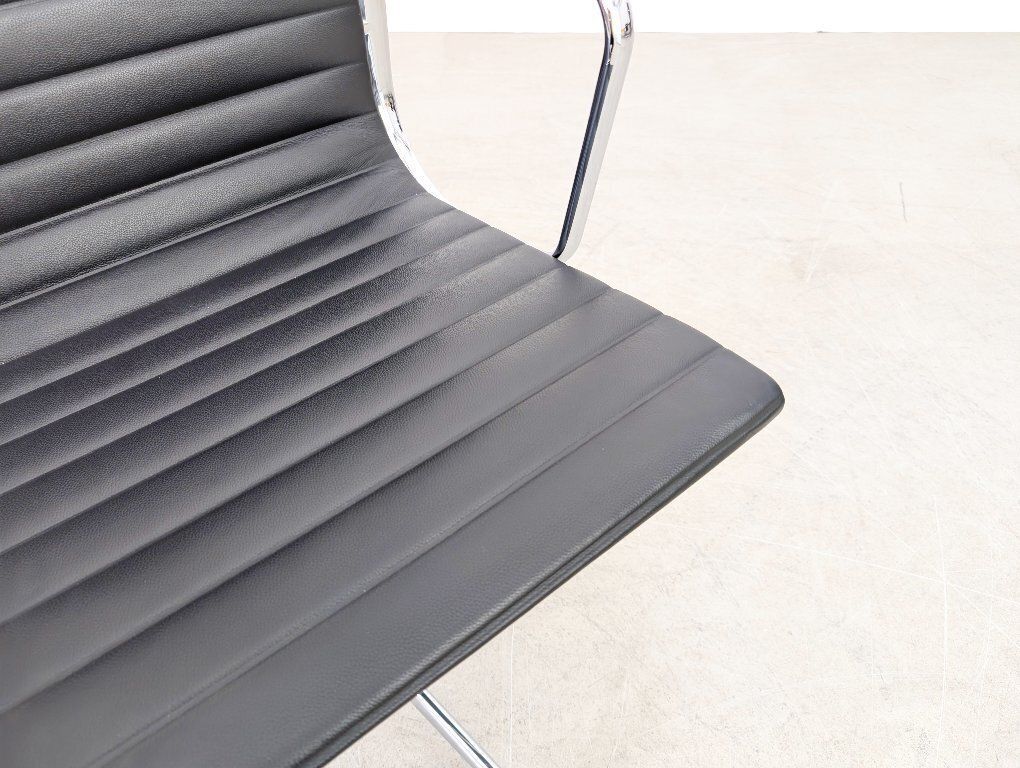 photo furniture Original Vitra Charles & Ray Eames Chair Ea 108 Black Leather
