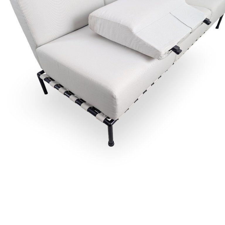 photo furniture Ligne Roset bank Ted – ontwerp Peter Maly – driezitter