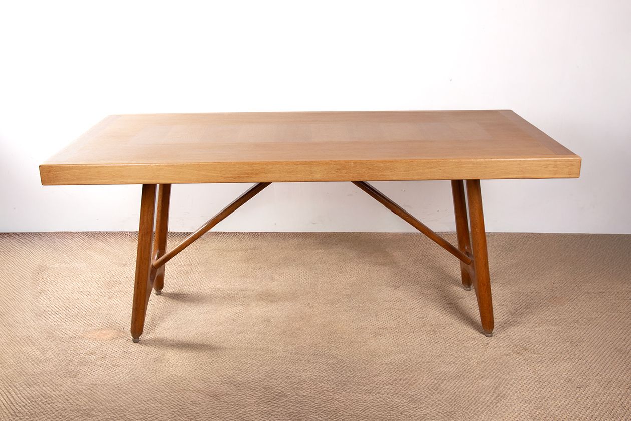 Grande table à manger extensible en chêne, par Guillerme et Chambron pour Votre Maison, 1960. photo furniture