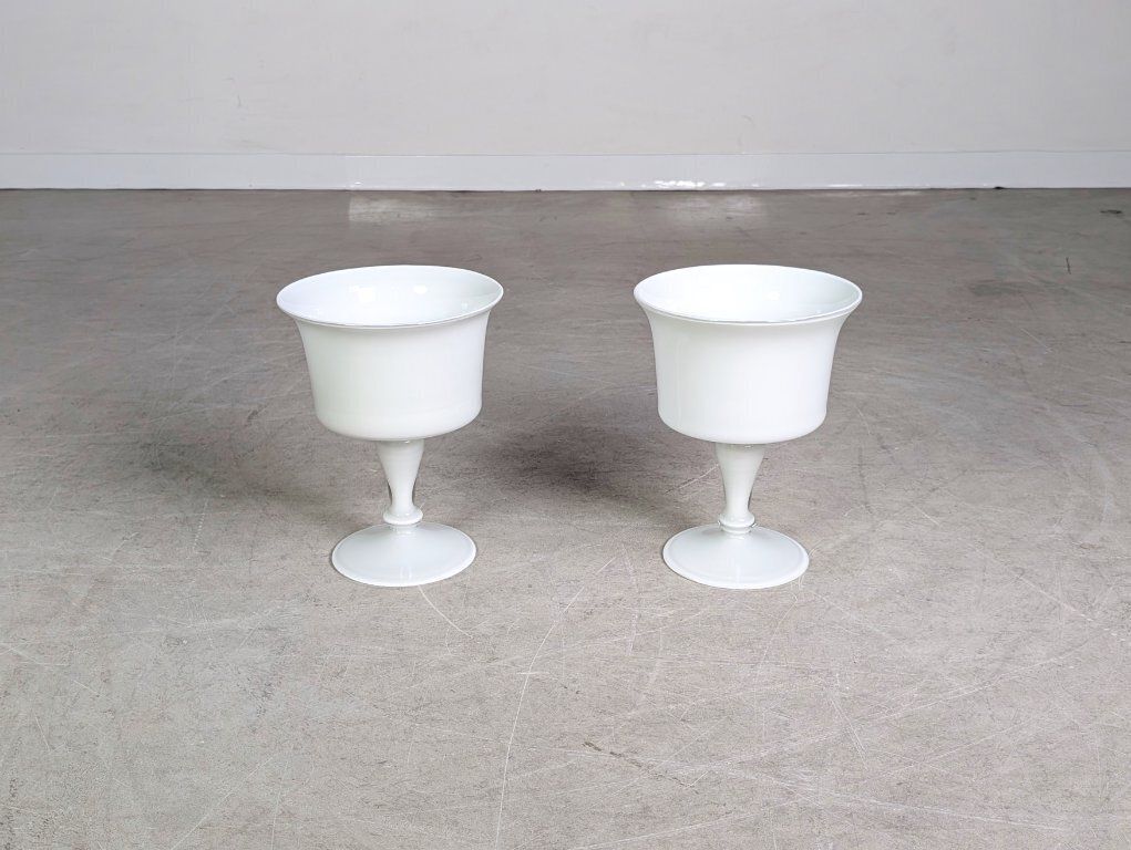 Set Van 2 Vazen, Bokalen, Glazen, Wit, Mid Century, Matglas, Vintage Jaren 1970 photo furniture