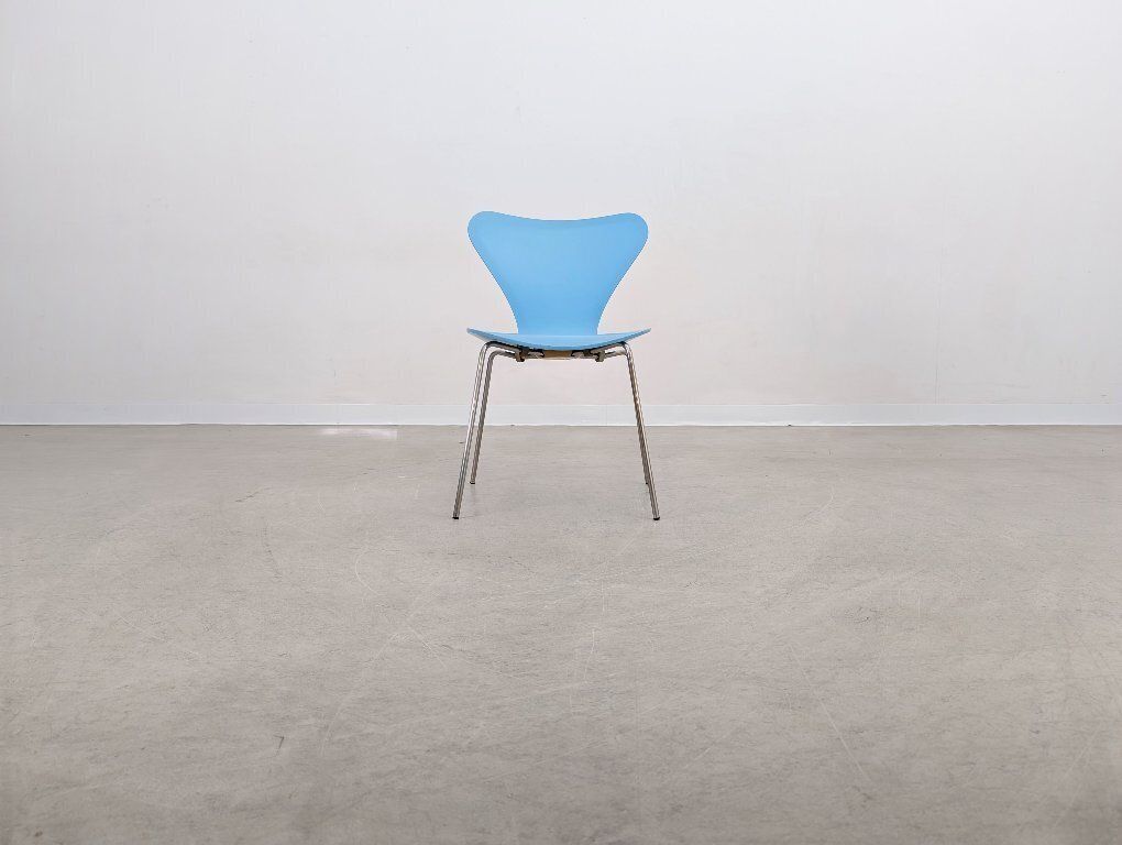Fritz Hansen Series 7 Chair Light Blue 3107 Chair Arne Jacobsen photo furniture