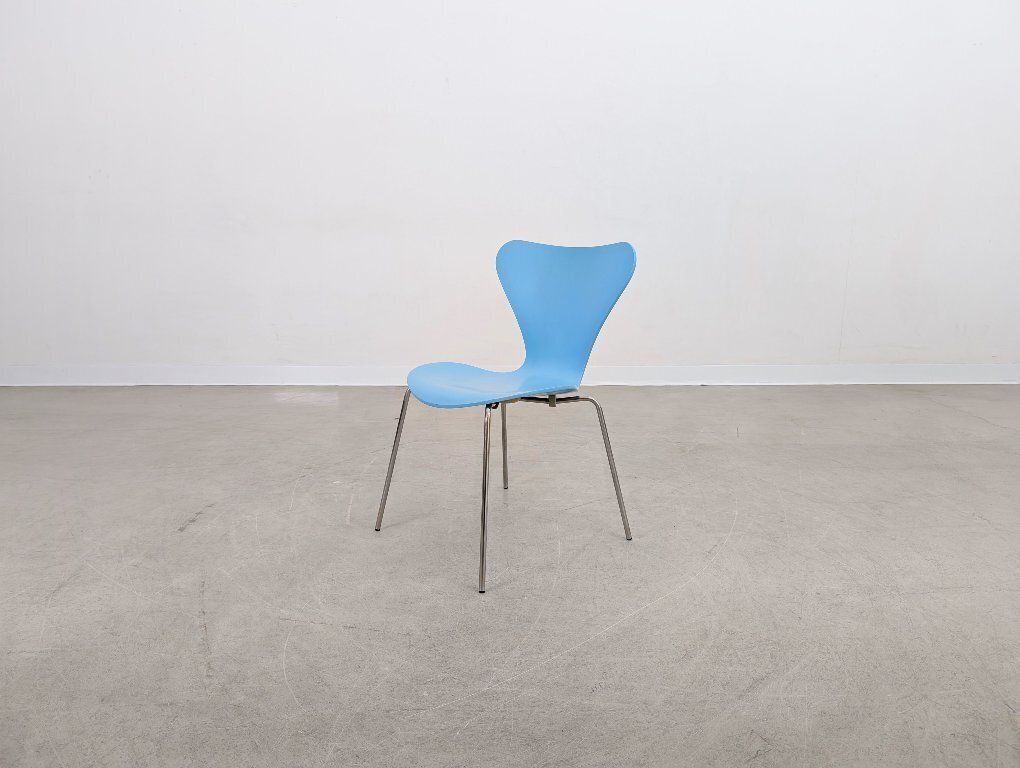 Fritz Hansen Series 7 Chair Light Blue 3107 Chair Arne Jacobsen photo Furniture