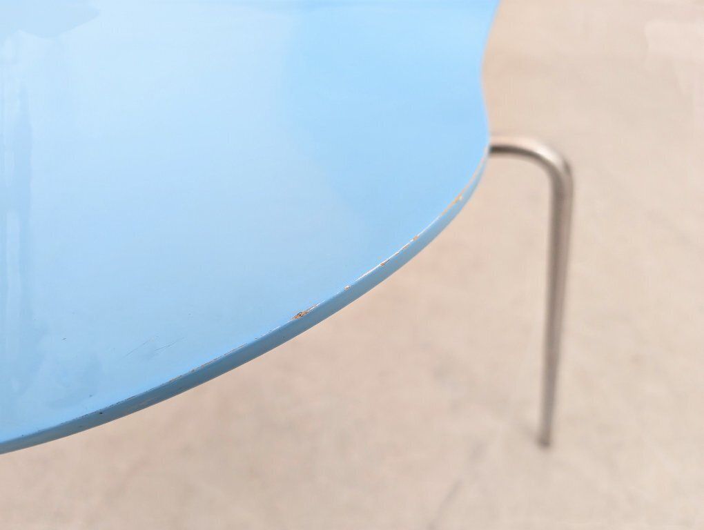 photo furniture Fritz Hansen Series 7 Chair Light Blue 3107 Chair Arne Jacobsen