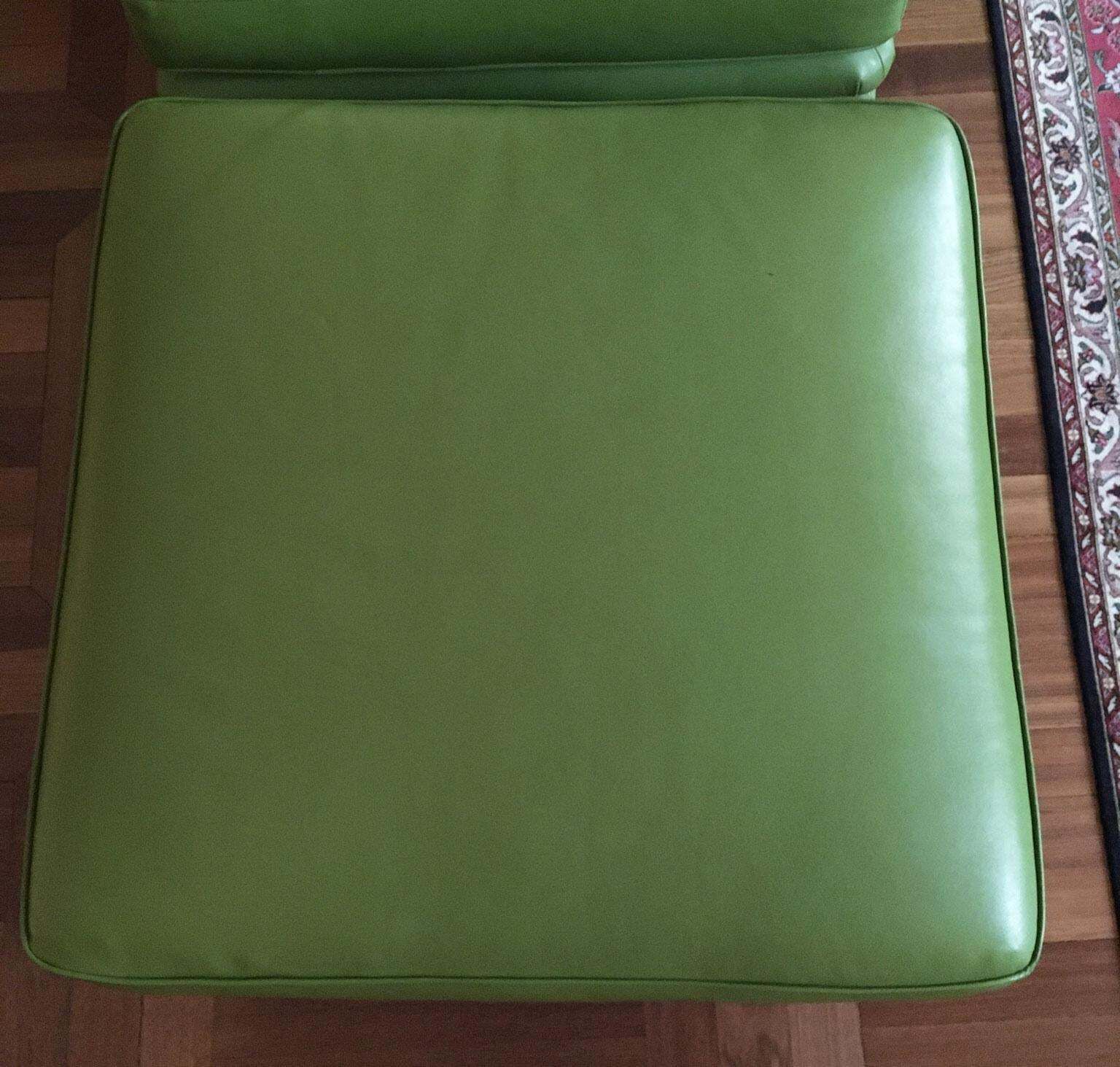 Pouf carré en cuir vert, pieds sphériques laqués noirs, Italie, Post-Modern photo for sale