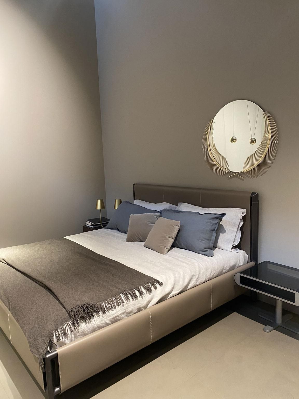 photo furniture Sunset Polished Brass Mirror Large, Ghidini 1961, Italië