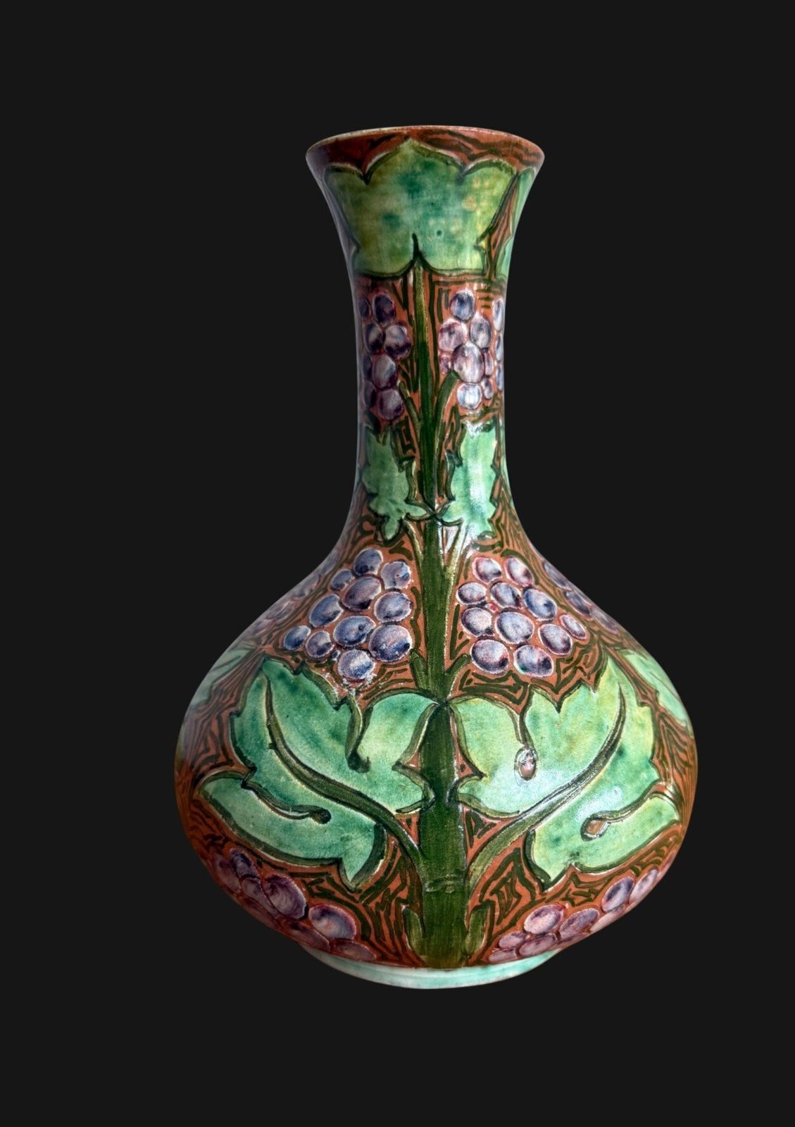 Della Robbia vaas met druivendecor